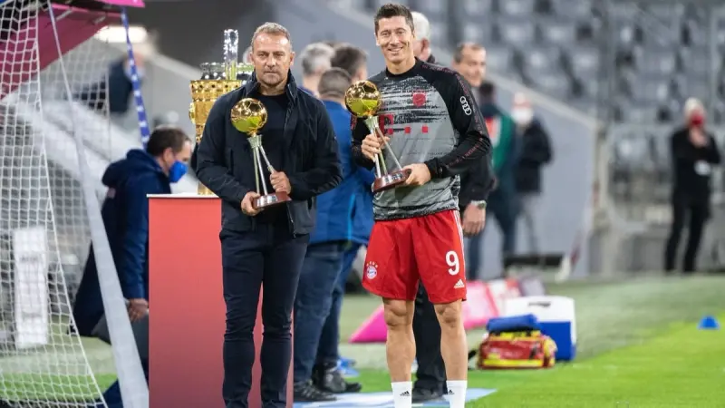 بعد تعيين فليك.. ما أرقام ليفاندوفسكي تحت قيادة المدرب الألماني؟