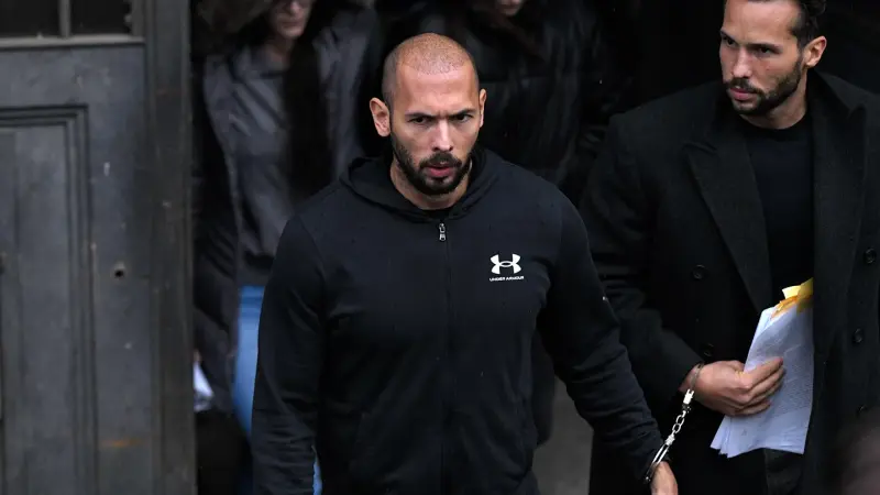 اتهام المؤثر أندرو تيت بالاتجار بالبشر والاغتصاب