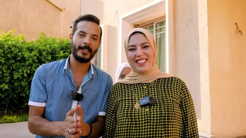 حمدي ووفاء يثيران الجدل.. خلع الحجاب باشتراك مدفوع ثم مجانًا للجميع