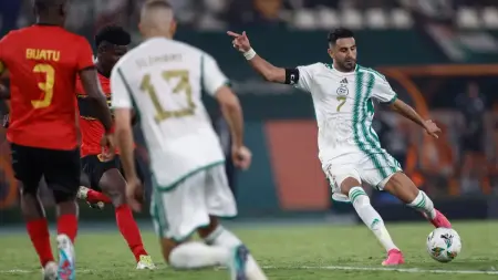 استُبعد مع الحرس القديم.. مدرب الجزائر: محرز غير مستعد للعودة للمنتخب