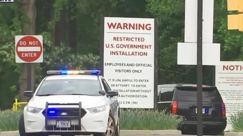 الأمن يطلق النار على شخص أمام مقر المخابرات الأميركية