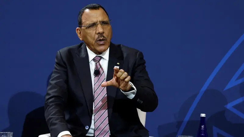 دعوة أوروبية للمجلس العسكري في النيجر لإطلاق سراح بازوم