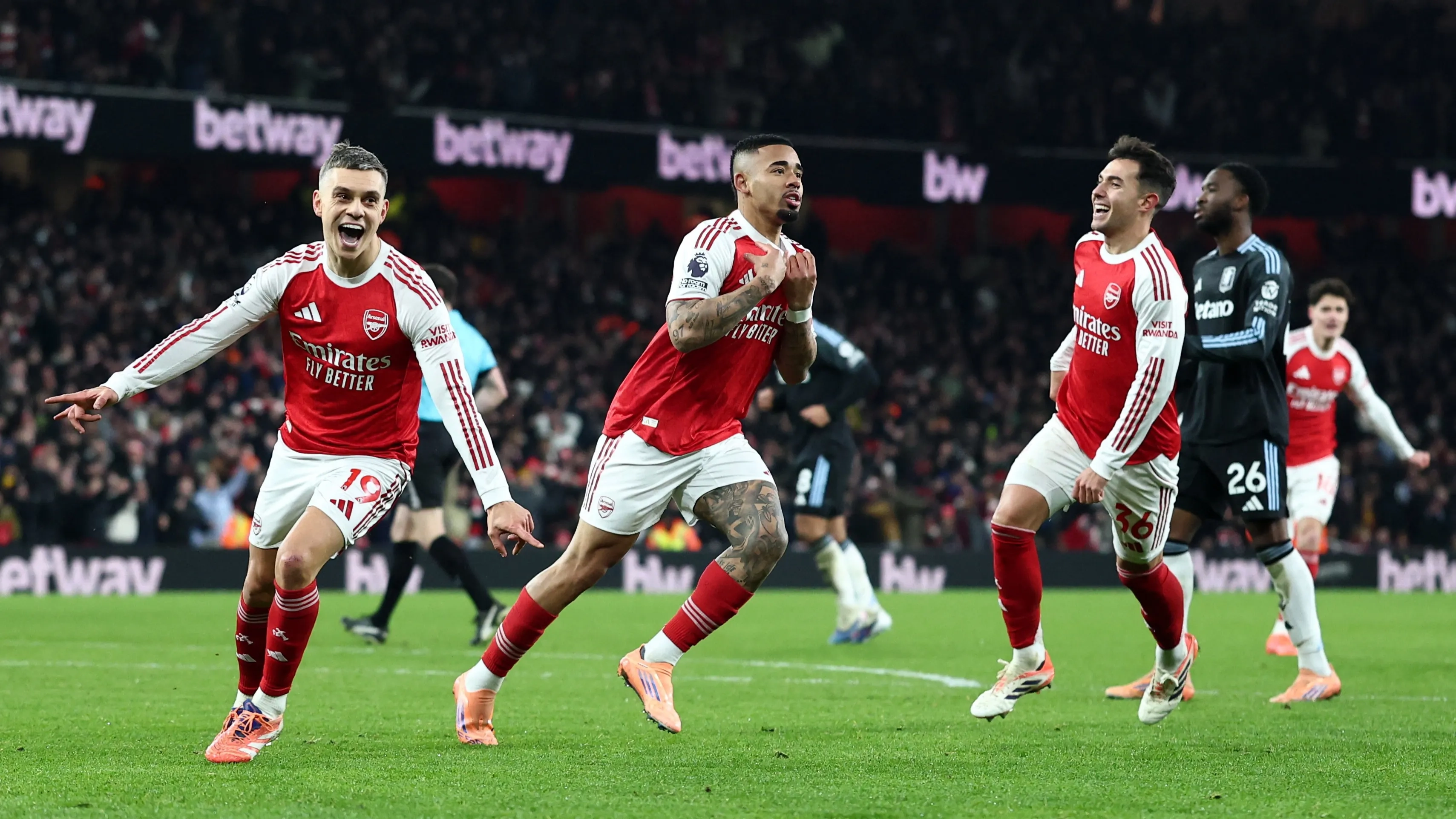 الدوري الإنجليزي - أرسنال يختتم عام رائع برد الاعتبار أمام أستون فيلا 