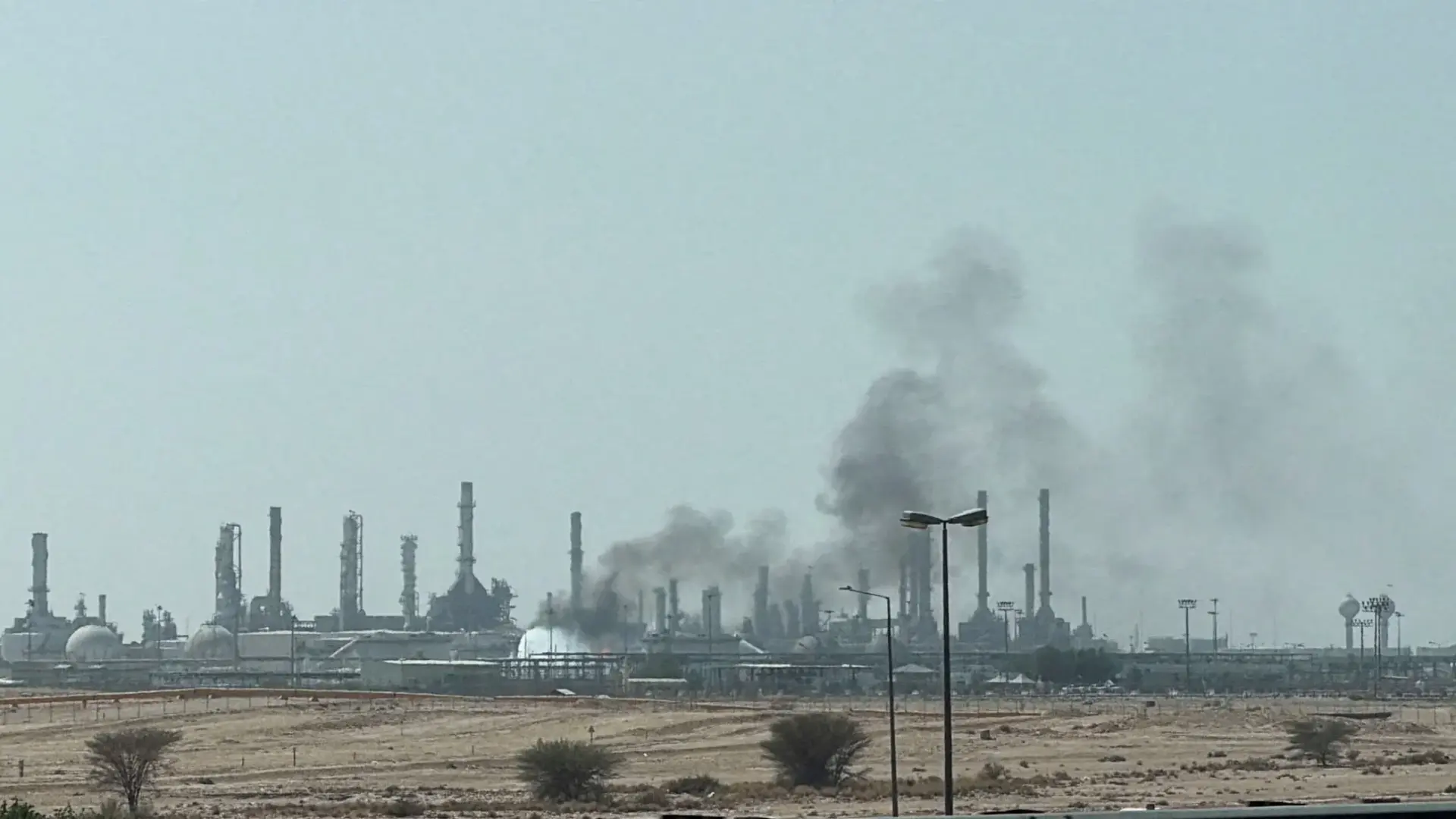 "الحوثيون" قالوا إن الاستهدافات ستتواصل خلال الأيام المقبلة (رويترز) "الحوثيون" قالوا إن الاستهدافات ستتواصل خلال الأيام المقبلة (رويترز)