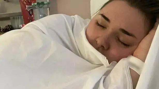 شابة يتوقف قلبها لـ7 دقائق.. والسبب صادم