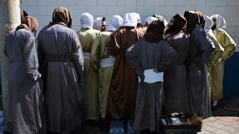 كولومبيا تصعّد ضد طائفة الحريديم.. وترحّل يهودا إلى أميركا