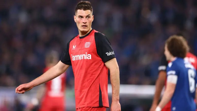 رسميا.. باير ليفركوزن يجدد عقد هدافه باتريك تشيك