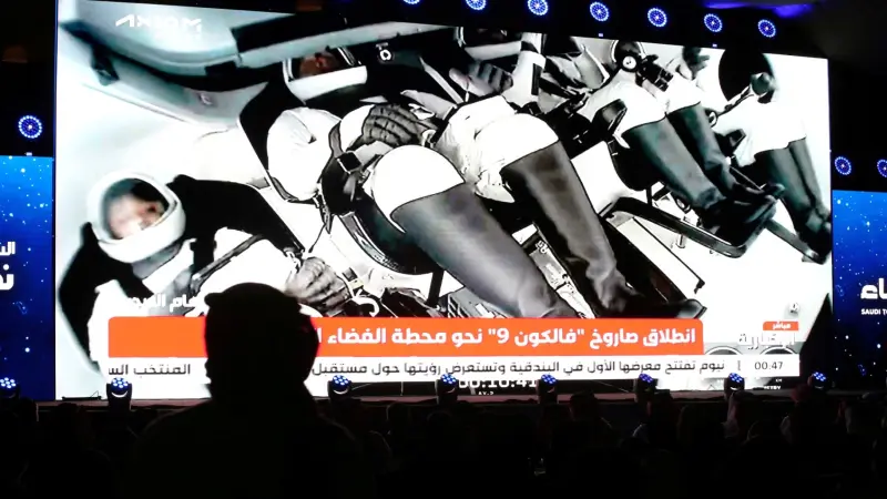 تضم أول رائدة عربية.. "كرو دراغون" تبدأ رحلة العودة إلى الأرض