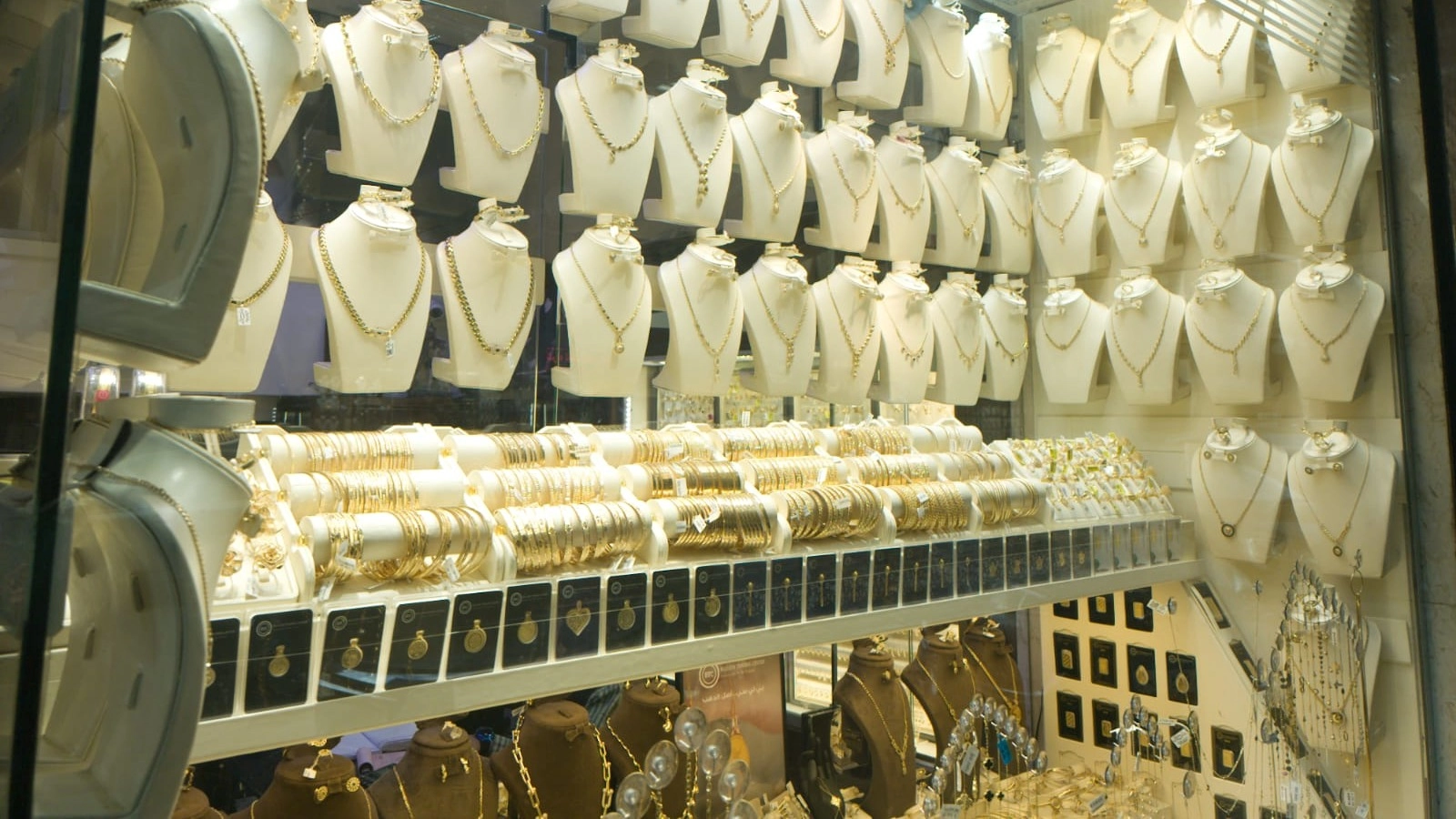 أسعار الذهب في السعودية اليوم الجمعة 19/ 12/ 2025.. تراجع بريال واحد 