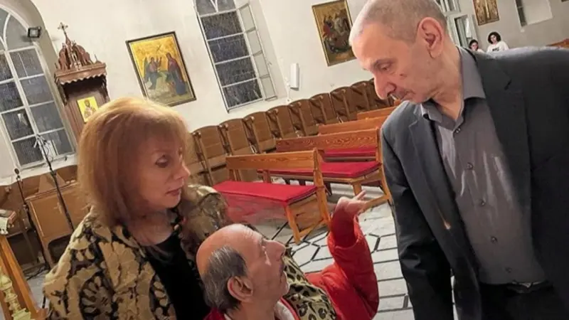 فيديو - فيروز تحضر مراسم جنازة ابنها الأصغر