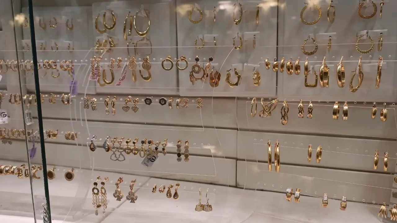 سعر الذهب اليوم في العراق الأحد 28/12/2025.. حذر بالأسواق 