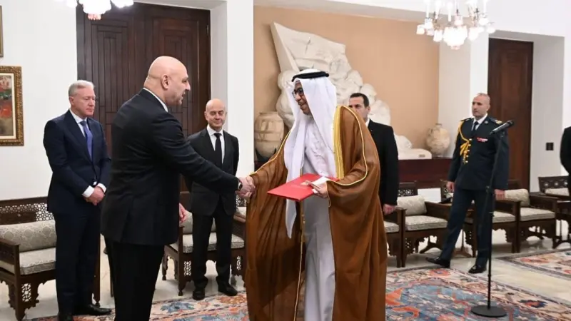 الرئيس اللبناني يستقبل سفير الإمارات في بيروت
