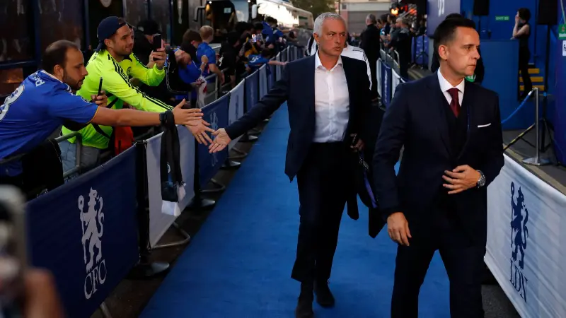 فيديو - جماهير تشيلسي تهتف باسم مورينيو قبل مباراة بنفيكا