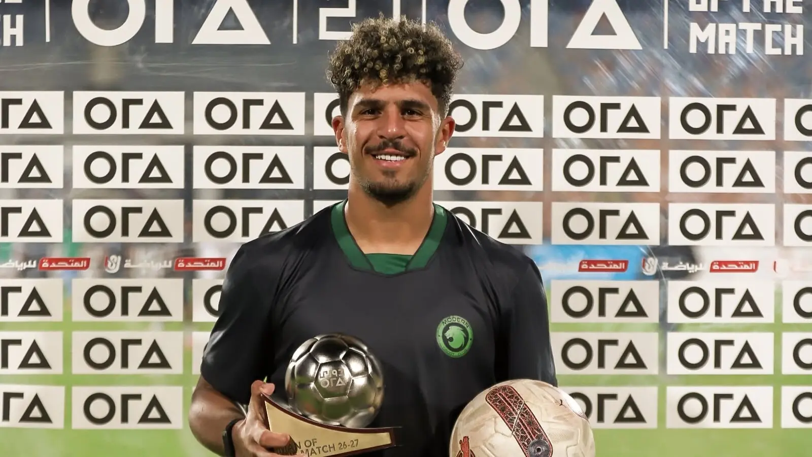محمود ممدوح يحتفل بـ"الهاتريك" التاريخي مع مودرن سبورت (فيسبوك) محمود ممدوح يحتفل بـ"الهاتريك" التاريخي مع مودرن سبورت (فيسبوك)