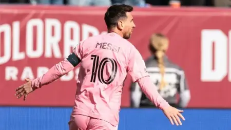 related_news_inside_blogsفيديو - وصل إلى الهدف 905.. ثنائية ميسي تُعيد إنتر ميامي إلى الانتصارات