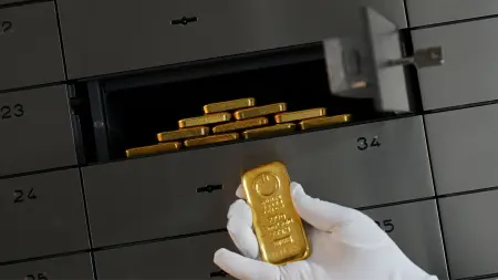 related_news_inside_blogsالذهب يواصل التراجع دون 5 آلاف دولار بخسائر 7%