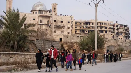 related_news_inside_blogsفيديو - نزوح كثيف عقب تجدد اشتباكات عنيفة في حلب