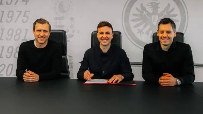 الدوري الألماني - ماريو غوتزه يُجدد عقده مع أينتراخت فرانكفورت