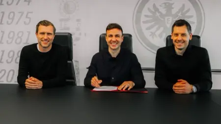 related_news_inside_blogsالدوري الألماني - ماريو غوتزه يُجدد عقده مع أينتراخت فرانكفورت