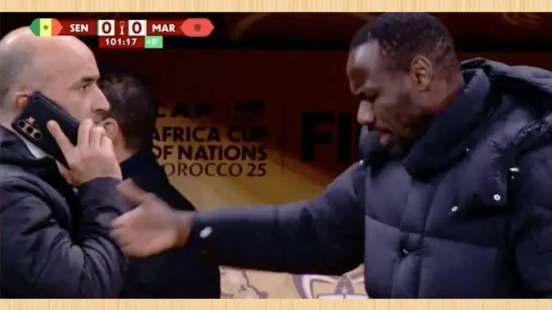 أثار الجدل في نهائي "الكان".. من هو مساعد مدرب المنتخب السنغالي؟