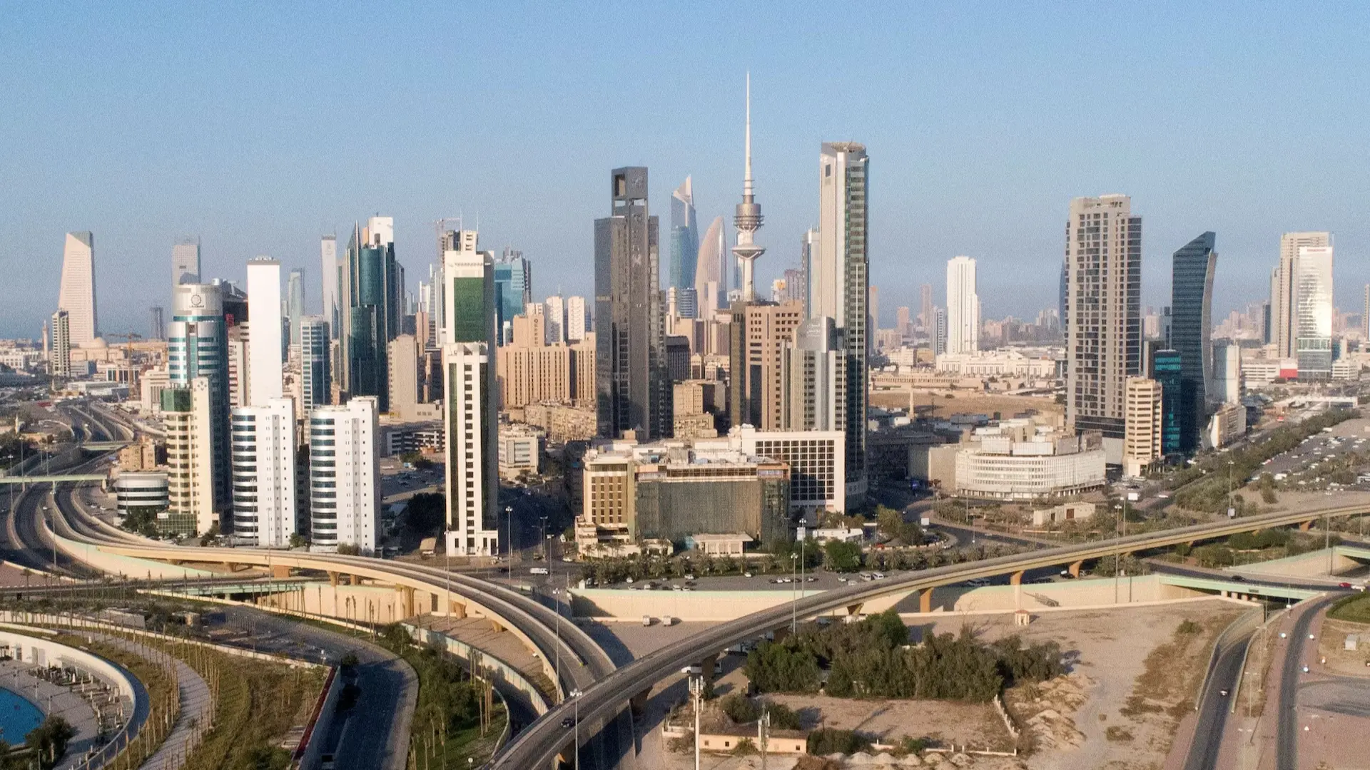 أحدث استهداف للبنية الأساسية للطاقة في البلاد (رويترز) أحدث استهداف للبنية الأساسية للطاقة في البلاد (رويترز)