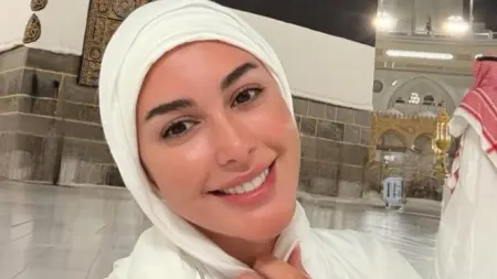 تفاعل كبير مع صور ياسمين صبري من رحلتها لأداء مناسك الحج