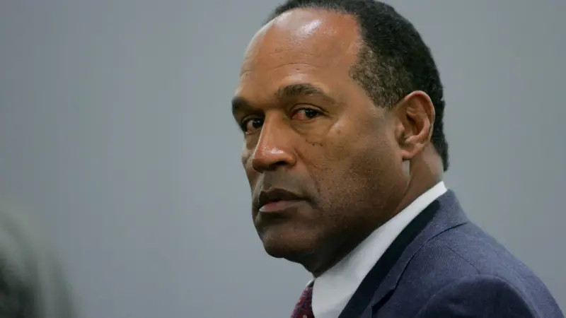 فيديو - محاكمته هزت العالم.. وفاة لاعب كرة القدم والممثل أو جيه سيمبسون