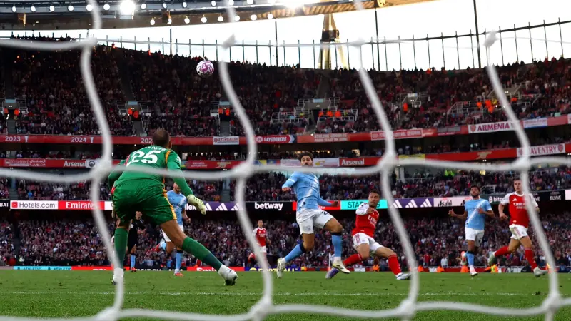 المشهد سبورتس: تأجيل الكلاسيكو الفرنسي يثير الجدل.. وأرسنال يفسد احتفالات السيتي