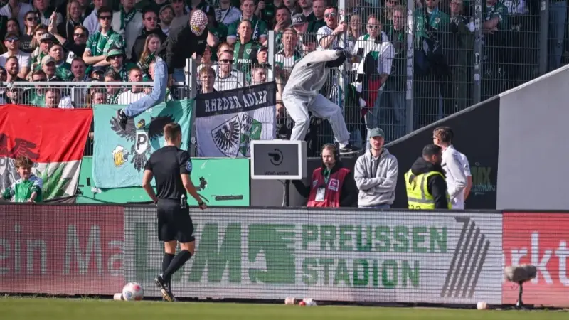 فيديو - مشجع مُقنّع يفصل الكهرباء عن تقنية "الفار" لمنع احتساب ركلة جزاء في ألمانيا