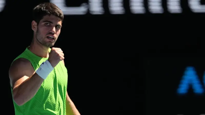 أستراليا المفتوحة - ألكاراز يقترب من اللقب المفقود وسابالينكا تنجو من السقوط