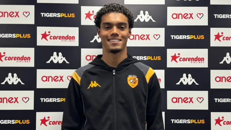 جواو مينديز نجل رونالدينيو: لا أشعر بأي ضغط.. أنا لست أبي