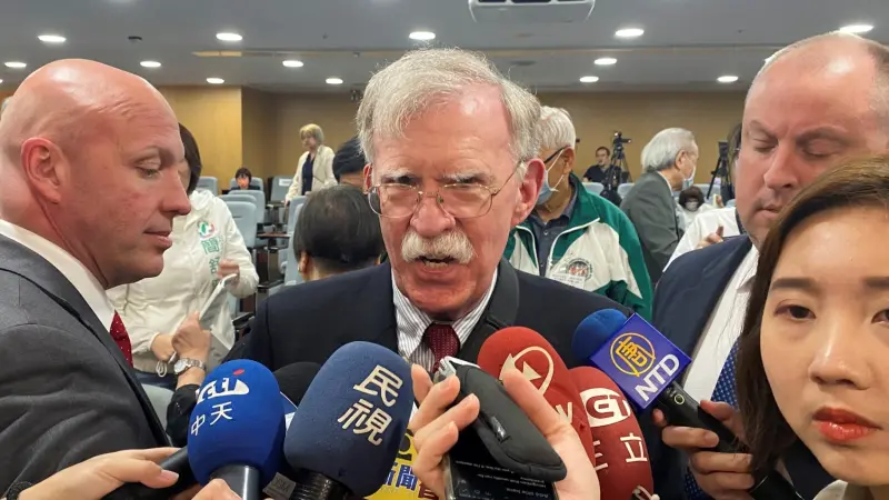 بولتون يُهدد روسيا والصين.. ويدعو إلى توثيق العلاقات مع تايوان