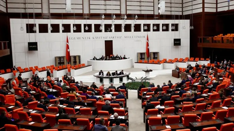 فيديو - عراك في البرلمان التركي بسبب اعتقال رئيس بلدية مؤيد للأكراد