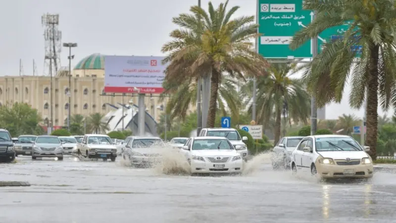 حالة الطقس في السعودية اليوم السبت.. أمطار رعدية وموجة البرد مستمرة