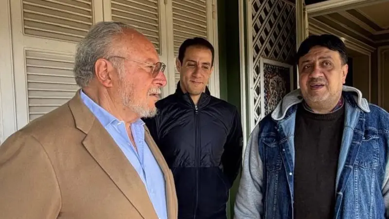 صوت الثورة على والده.. آخر ملوك مصر يزور منزل عبد الحليم حافظ