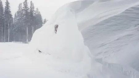 related_news_inside_blogsفيديو - تأكيد وفاة 8 من 9 متزلجين فقدوا جراء انهيار جليدي في كاليفورنيا