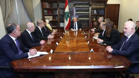 عون: قرار حظر الأنشطة العسكرية لـ"حزب الله" سيادي ونهائي