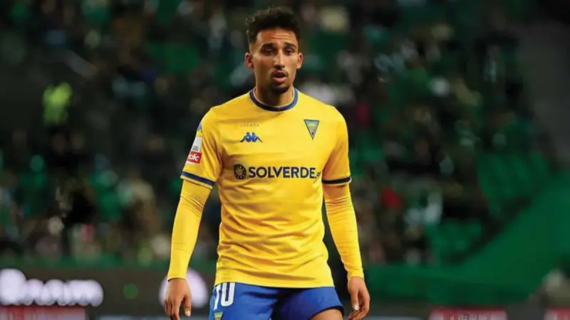 لاعب جزائري مطلوب في الدوري الفرنسي.. من هو رفيق غيتان؟