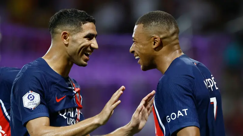 طليقة أشرف حكيمي توجه رسالة من تونس