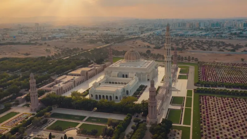 ما هي حقيقة فرض رسوم دخول جامع السلطان قابوس الأكبر؟