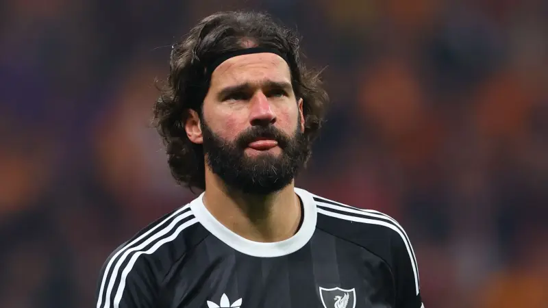 تقارير: أليسون يتوصل إلى اتفاق شفهي مع يوفنتوس.. هل يرحل عن ليفربول؟