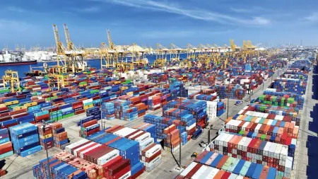 موانئ دبي: محطات ميناء جبل علي تواصل عملياتها بشكل اعتيادي