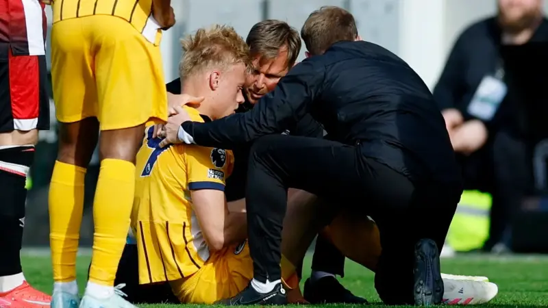 الدوري الإنجليزي - اصطدام عنيف ولحظات مرعبة في مباراة برايتون وبرينتفورد