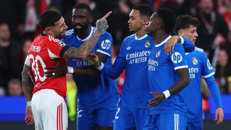 فيديو - مناوشات متبادلة.. أوتاميندي يستفز فينيسيوس جونيور بإنجازات الأرجنتين وميسي