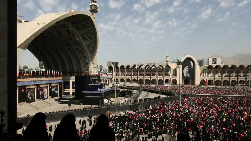 إيران تبدأ في تشييع جثمان علي خامنئي