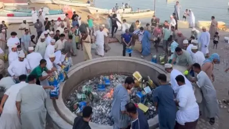 "شواء التنور".. تقليد عماني يجمع الأهالي على نكهة العيد