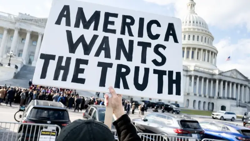 ترامب مُحرج والبيت الأبيض غاضب.. معلومات صادمة في فضيحة رسائل إبستين