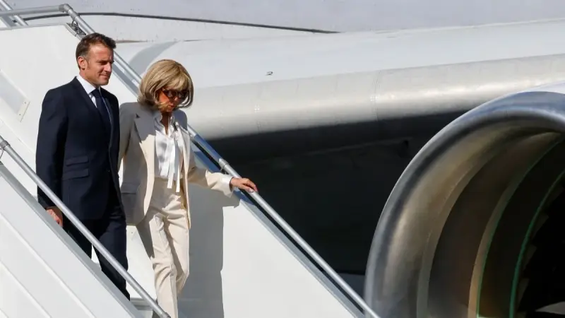 باريس تحاكم 10 أشخاص شكّكوا في جنس زوجة ماكرون