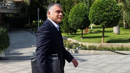 وسائل إعلام إيرانية تكشف سبب استقالة وزير النفط
