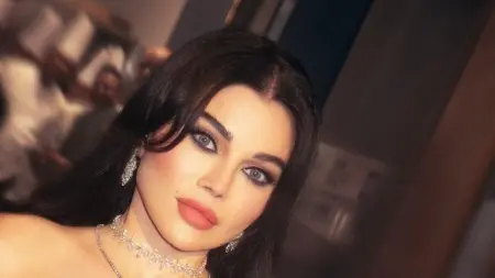 related_news_inside_blogsفيديو - هيفاء وهبي تقص فستانها على المسرح